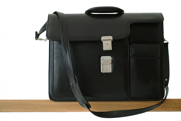 کیف چرم اصل زنانه ظرافت چشمگیر و دوخت دقیق حرفه ای