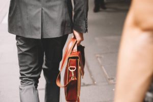 کیف چرم اداری مردانه شیک جلوه رسمی و کاربرد هوشمندانه